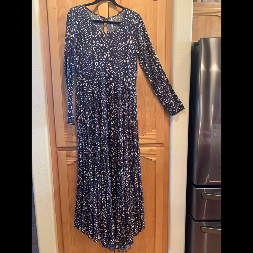 FREE PEOPLE “1st Kiss” DRESS  M  Navy Print NWOT